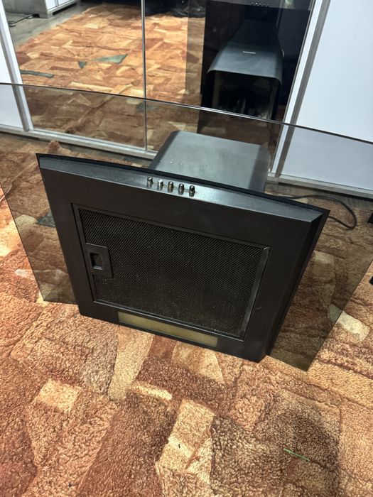 Витяжка pyramida