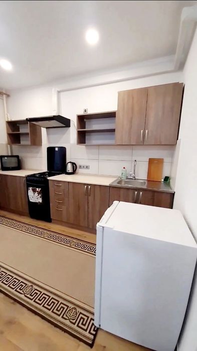 подобово нова квартира в центрі міста,поруч військової частини.