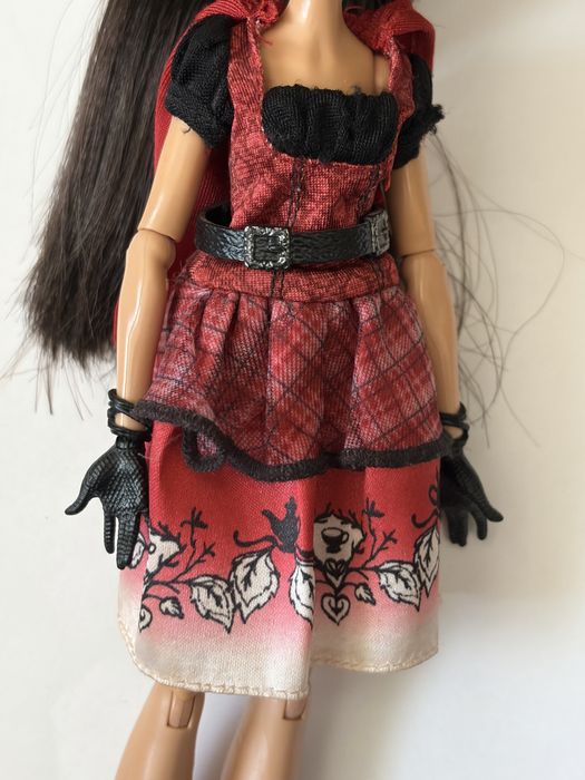 Ever after High Cerise Hood Hat-Tastic Party Doll. Червона шапочка.