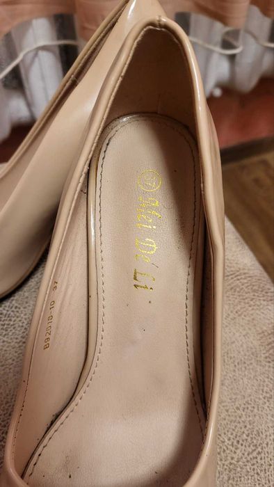 Продам лакові туфелки