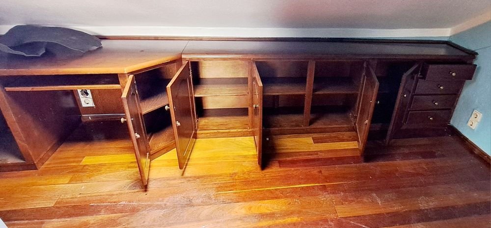 Móveis madeira MUITO BOA - Moveis de SÓTÃO esconsos/inclinados