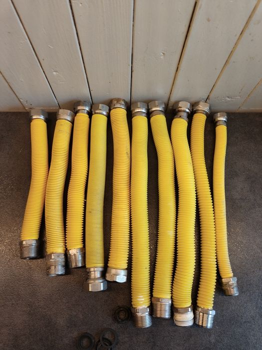 Węże przyłączeniowe do gazu.