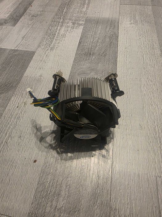 Chłodzenie CPU Intel LGA775  – boxowy cooler z wentylatorem