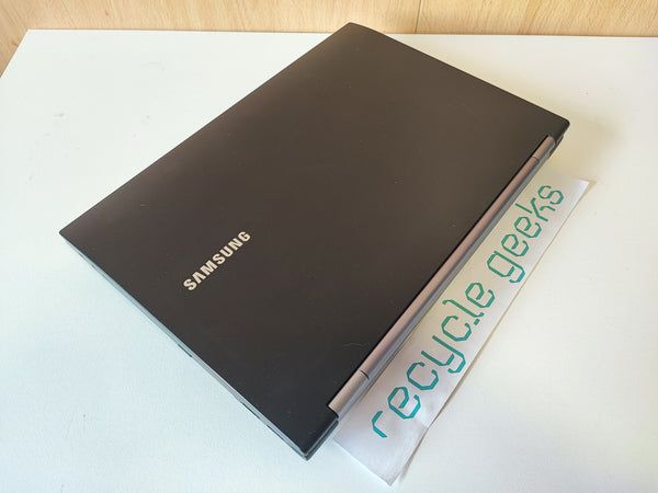 Portátil Samsung NP400B4B-A01PT Intel i5-2520M 6GB Ram 320GB HDD Teclado PT Linux Estado: Razoável - C