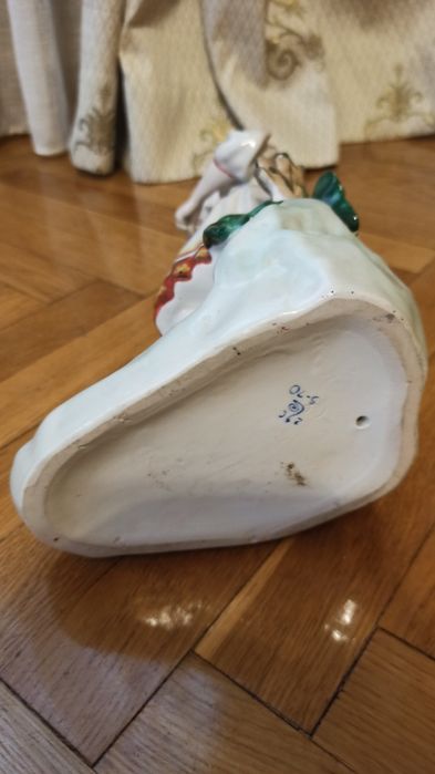 Порцелянова статуетка "Ворожіння на ромашці"