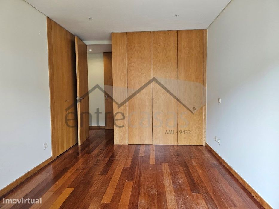 Meadela - Apartamento T3 em Condomínio Fechado