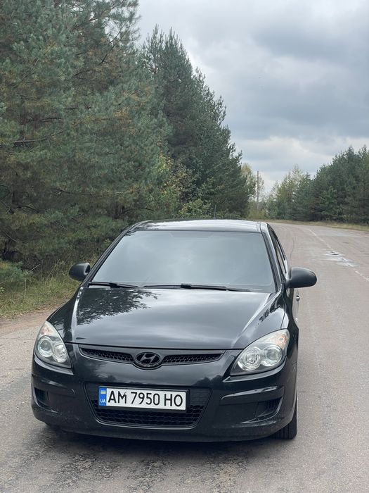 Хюндай і 30 автомобіль