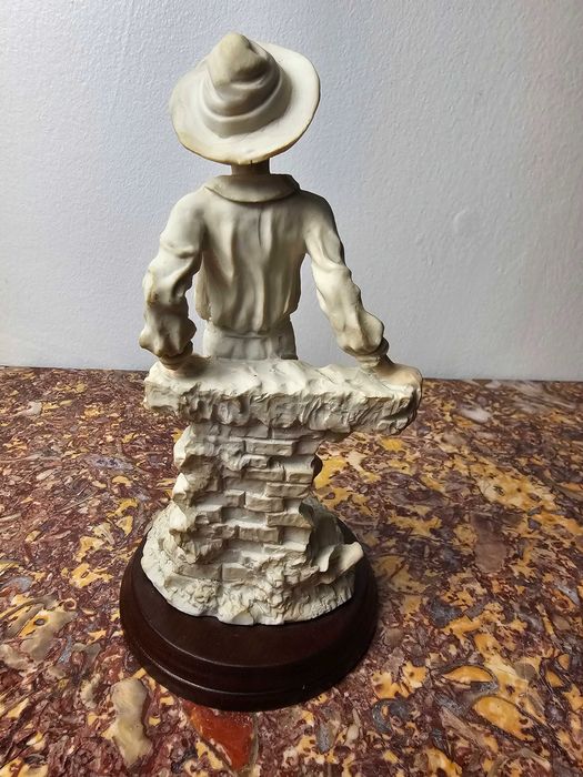 Włoska duża figurka piękna "Młody farmer" 19 cm