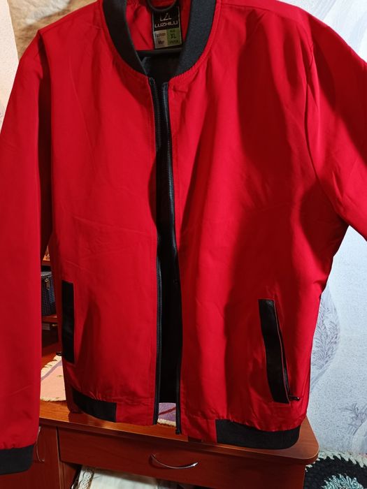 Куртка бомбер красна