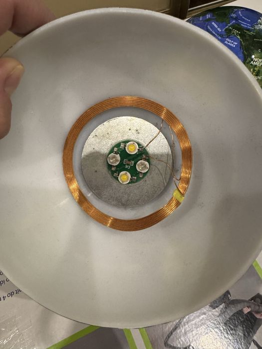 Левітуючий магнітний глобус з підсвіткою