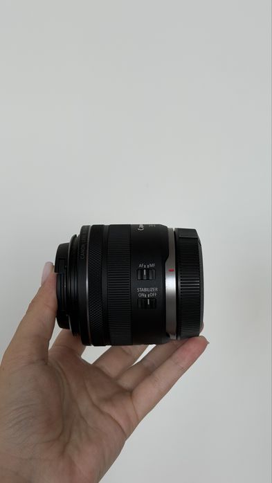обʼєктив Canon RF 35 mm f1.8 macro