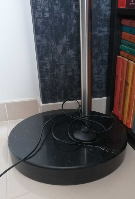 Candeeiro sala pé alto base em mármore preta