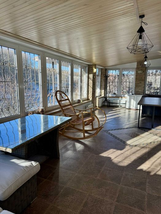 Будинок на березі ставка у Високому