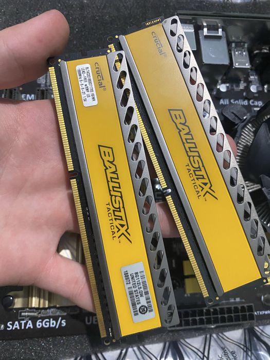 Płyta główna z procesorem i ramem