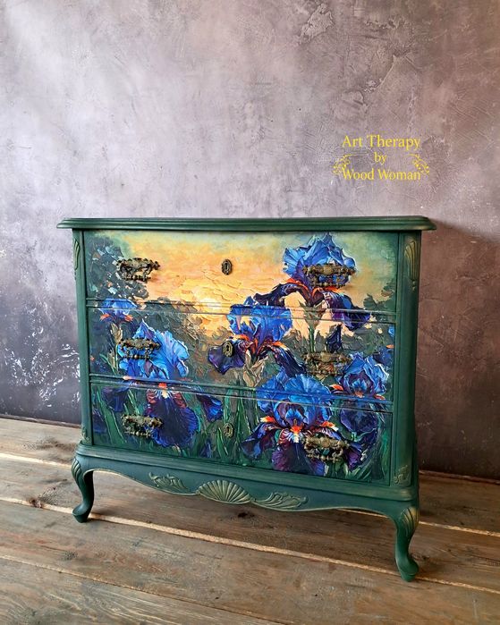 Piękna komoda ludwik w irysy