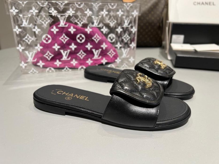 Klapki Chanel black leather