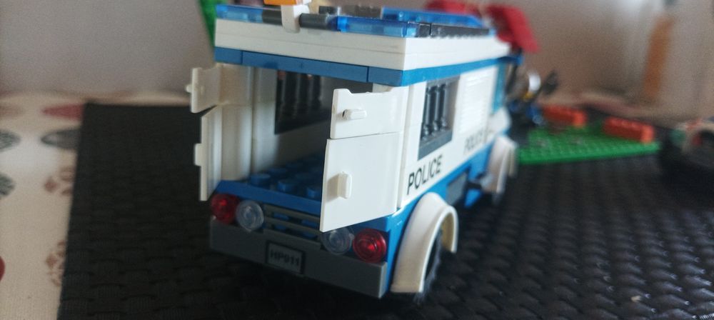 Carrinhos e peças da lego