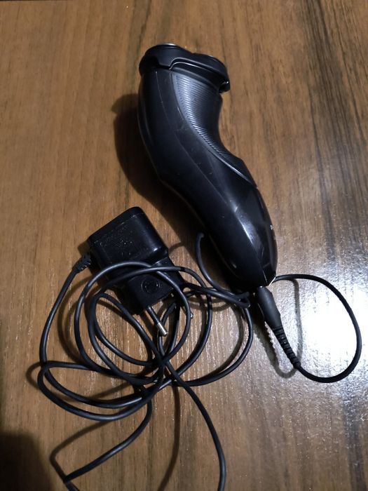 Продаю електробритву Philips
