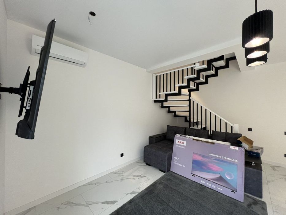 Здається Шикарний Таунхаус на Весняному перша здача.