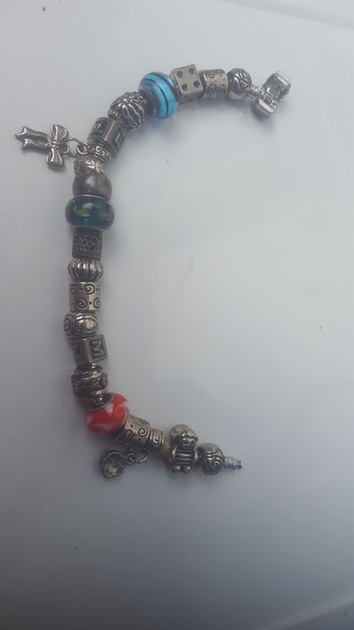 Pulseira para  Senhora  com diversos  pendentes
