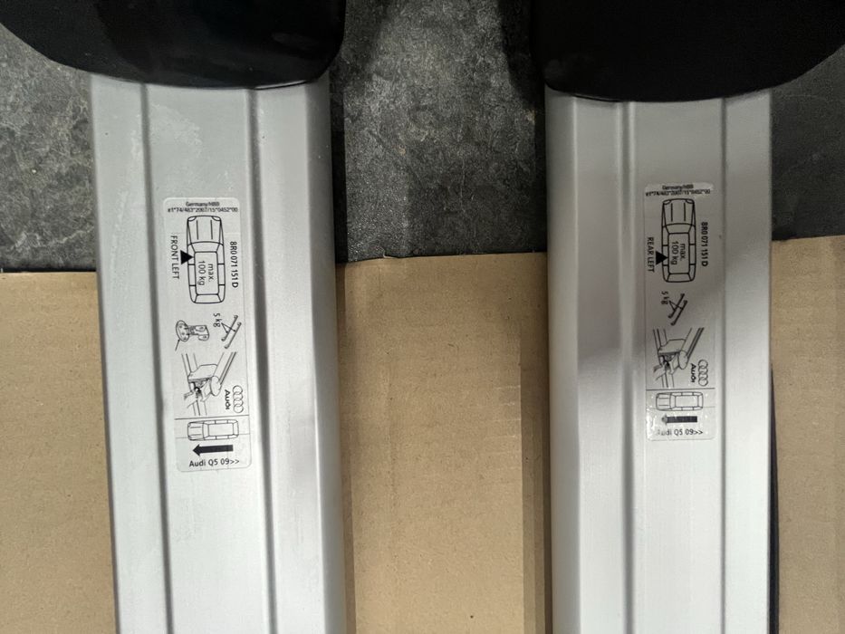 Оригінальне кріплення поперечини на дах автомобіля Audi Q5 09