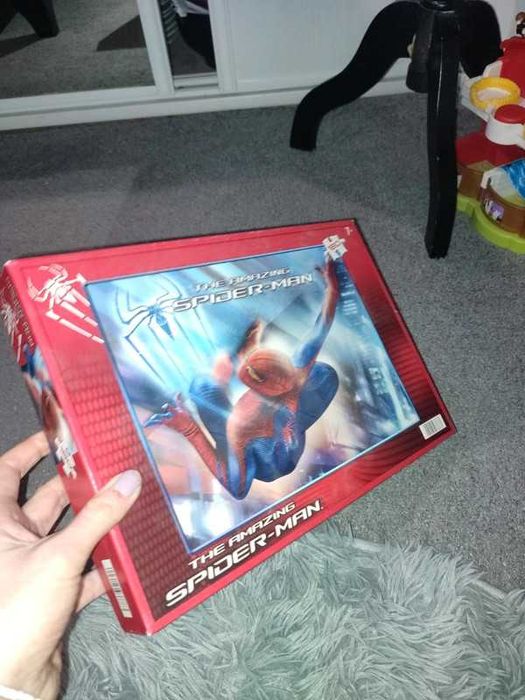 Puzzle Spider-Man marki Clementoni. Od 7 roku życia. 180 elementów