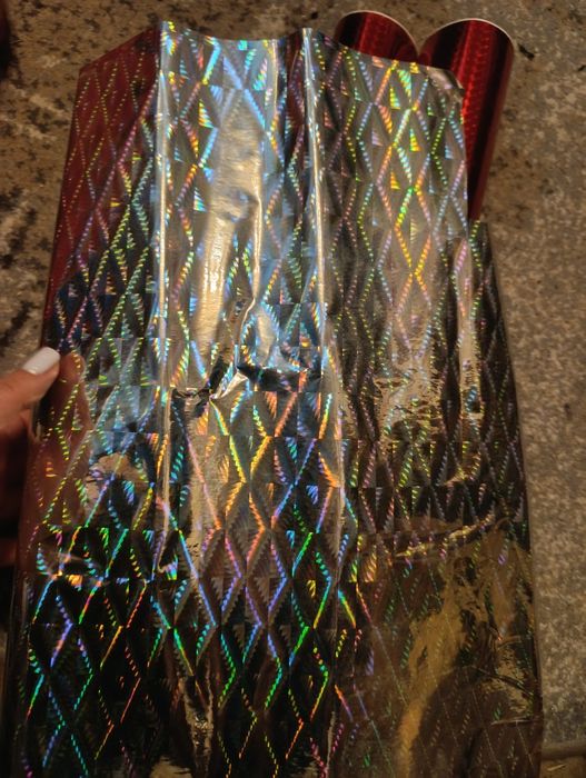 Начатые рулоны самоклейка блестящей.