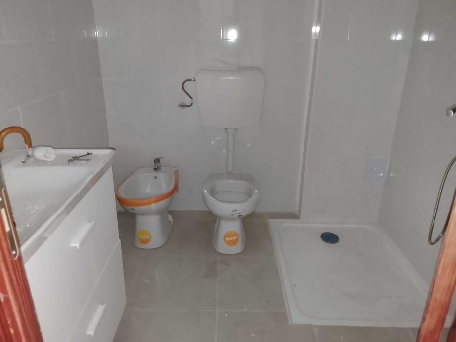 Brevemente disponível, T1  R/C renovado com pequeno quintal, no centro de Odivelas.