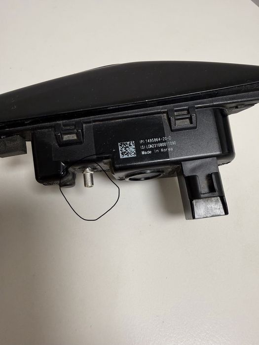 Камера ліва до tesla y model3