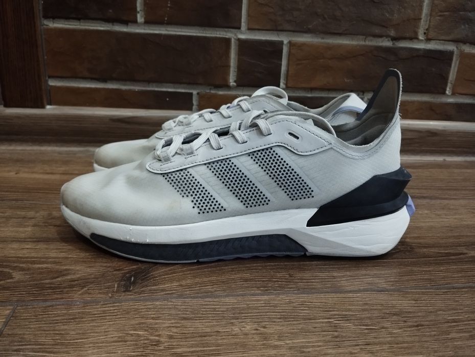 Мужские кроссовки adidas Avryn 41.5 размер