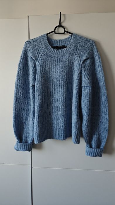 Błękitny/niebieski ciepły crop/krótki sweter z wełną Bershka M