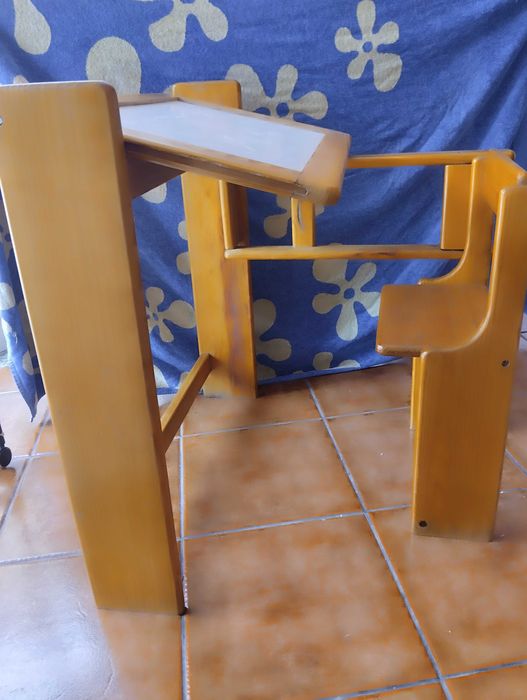 Secretária escolar antiga com tampo reversível