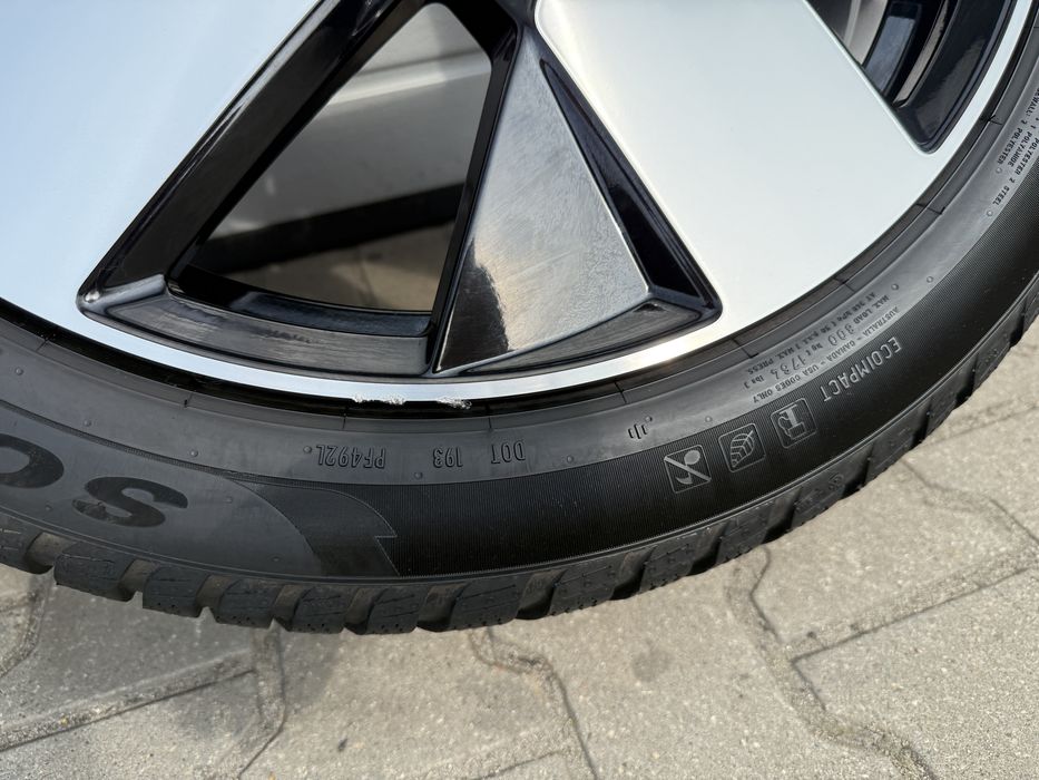Koła zimowe 20” Volvo XC40 235/45/20-255/40/20 Pirelli 2022R