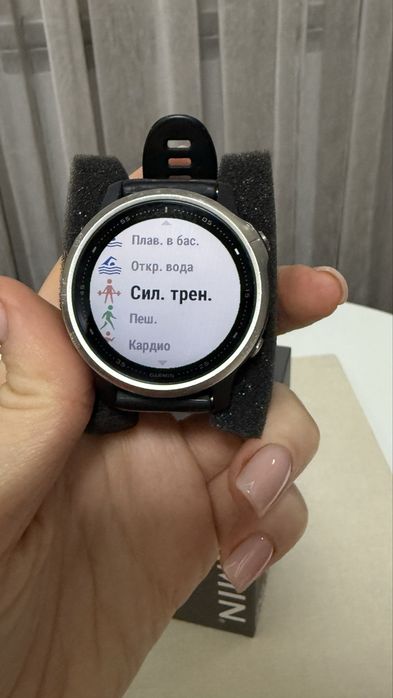 Смарт-годинник Garmin Fenix 6S сріблястий з чорним ремінцем