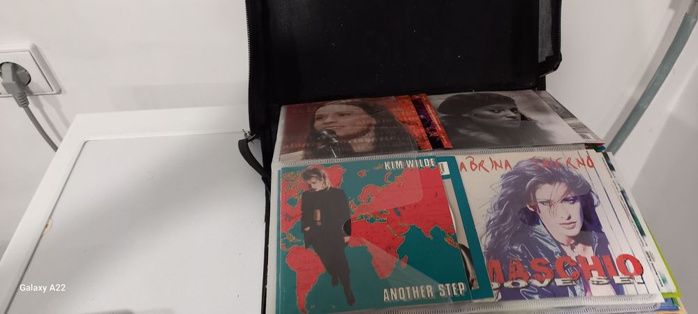 A VOLTA  DE 220 CD PARA DESACOPAR estou numa maleta