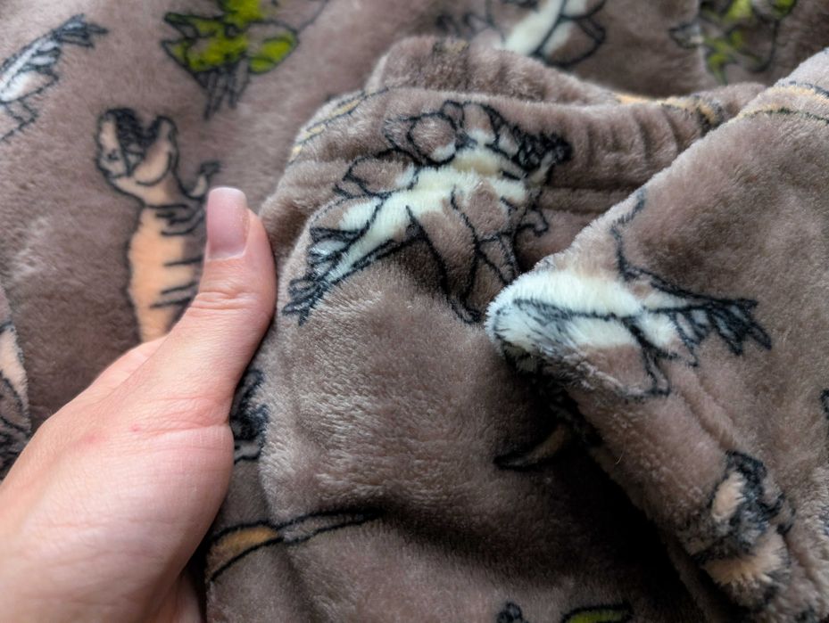 Дитяча махрова піжама для дому сну в динозавриках динозаврам 122/128