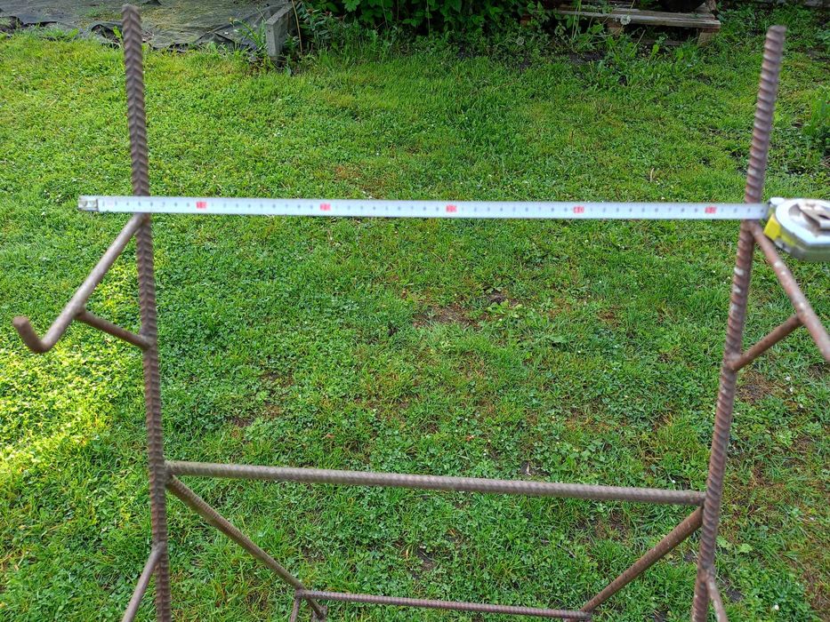 kwietnik metalowy do ogrodu na kwiaty