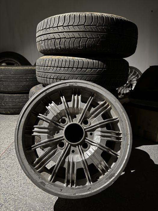 5 Jantes R13 + Pneus 155/70 e 145/70 R13