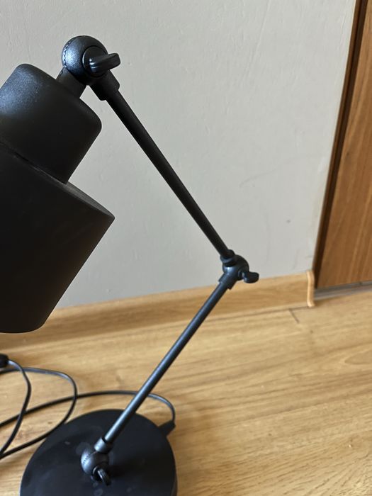 nowoczesna lampka biurowa