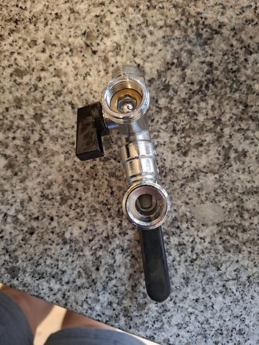 Two-Outlet Faucet64553172625281123