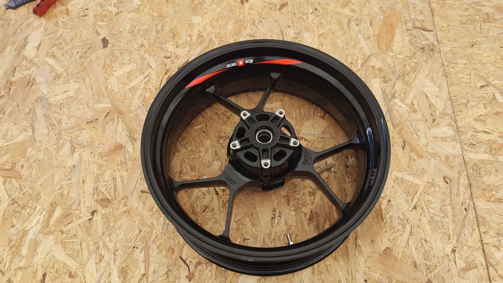 Felga Kolo Shiver 900 Aprilia  tyl super stan TYLNA jak NOWA 2017-