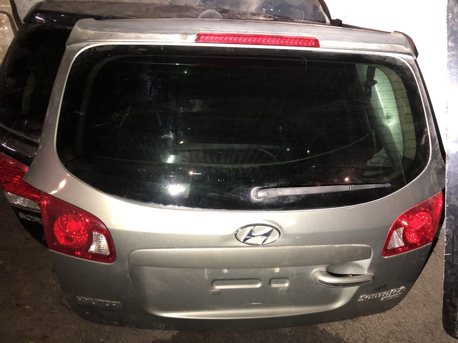 Продам Крышку багажника Hyunday Santa Fe 2004-10 г