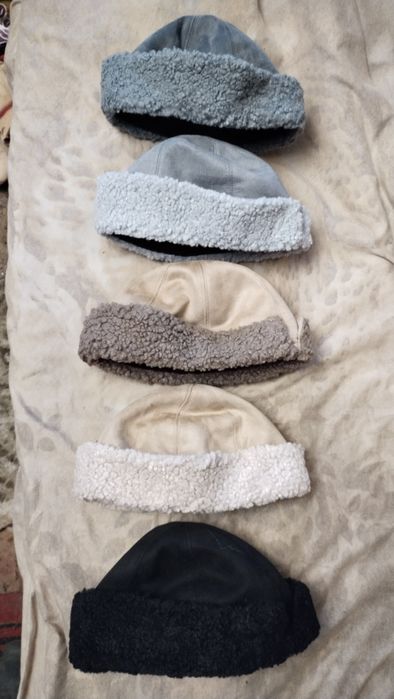 Нові жіночі зимові шапки.