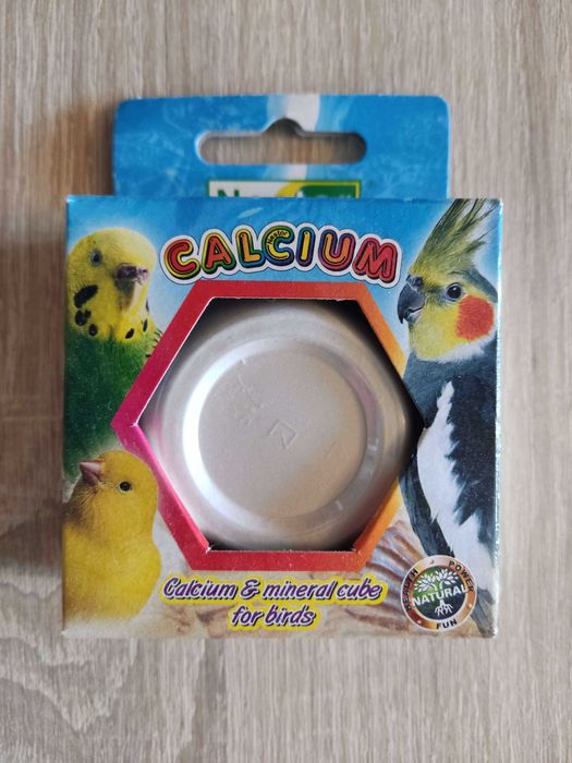 Dwie kostki wapienno-mineralne dla ptaków, papug