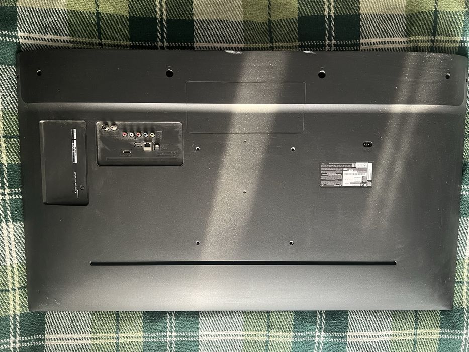 Телевізор LG 43UK6300PLB, сматр ТВ.