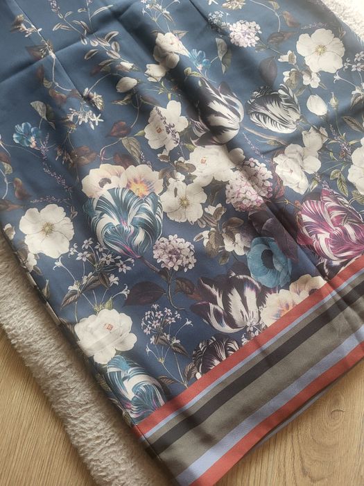 Sukienka w kwiaty r 42