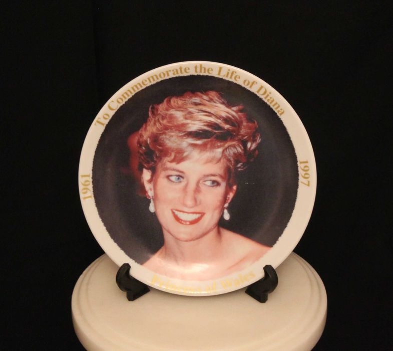 Prato Princesa Diana marcado James Gerard, fine porcelain, Swansea,U.K