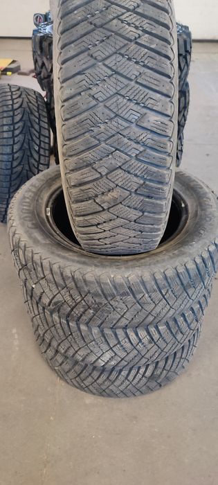 215/65R16 4szt. Goodyear Ultragrip ICE ARCTIC.