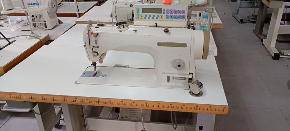 Máquinas de costura usada em bom estado  preços na descrição!