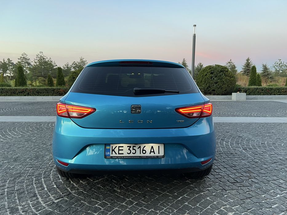 Автомобіль SEAT Leon 2015 року
